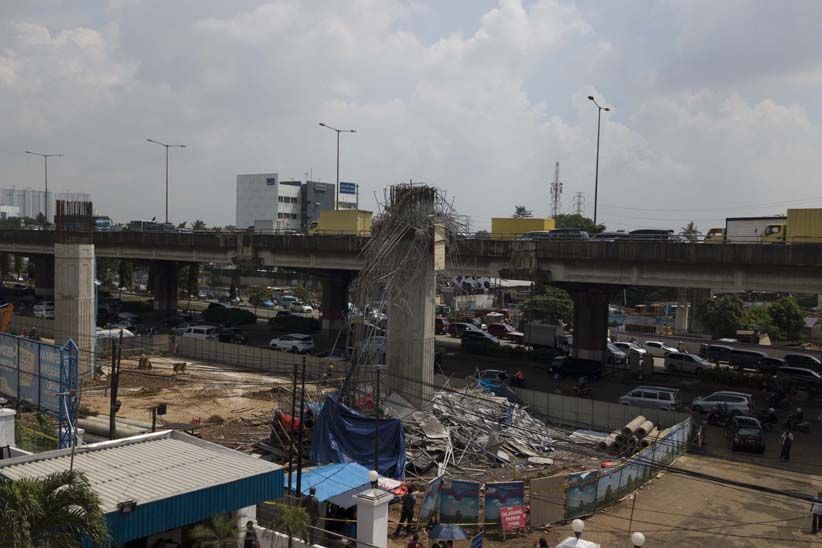 Suasana Lokasi Proyek Tiang Pancang Tol Becakayu Pascaroboh - Bagian 6