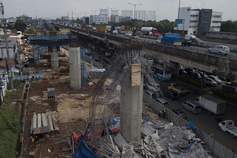 Suasana Lokasi Proyek Tiang Pancang Tol Becakayu Pascaroboh - Bagian 1