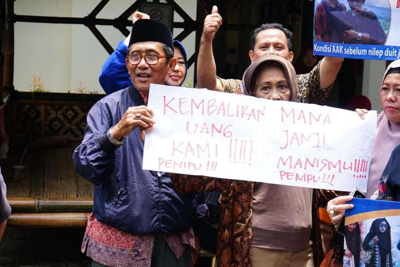 Aksi Korban First Travel di Pengadilan Negeri Depok - Bagian 4