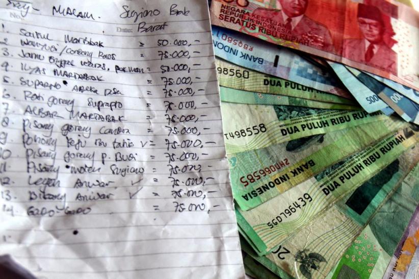 Pungli PKL, Polisi Ciduk Kasi Trantib Satpol PP Krembangan - Bagian 4