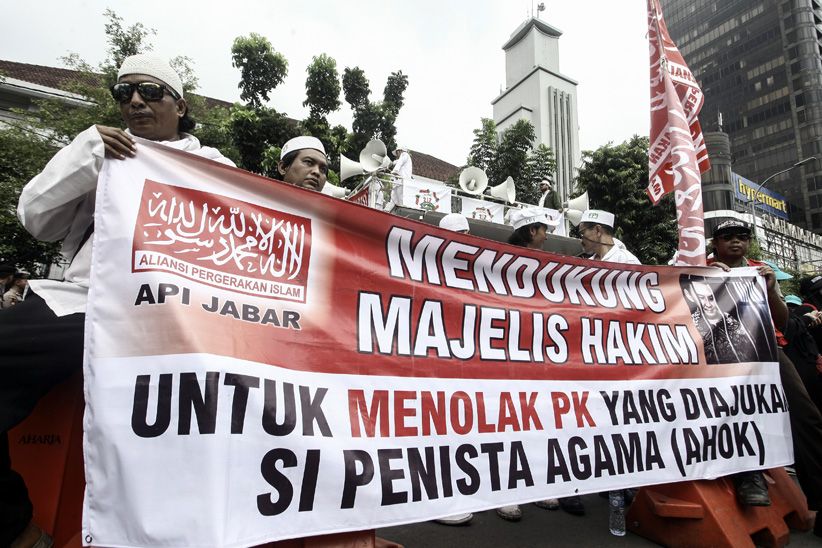 Unjuk Rasa Pro dan Kontra Warnai Sidang PK Ahok - Bagian 2