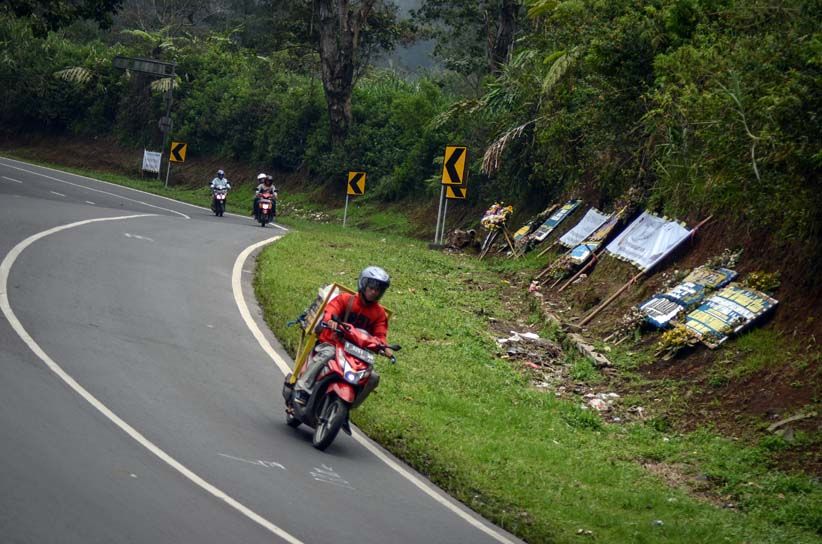 Rawan Kecelakaan, Geometrik Jalan Tanjakan Emen akan Diubah Pemerintah - Bagian 1