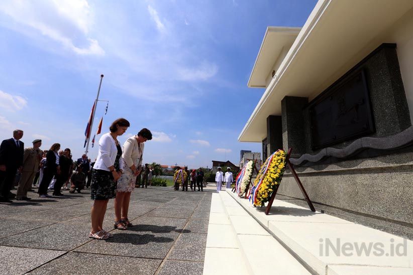 Ratusan Warga Keturunan Tentara Belanda Kenang Pertempuran Laut Jawa - Bagian 8