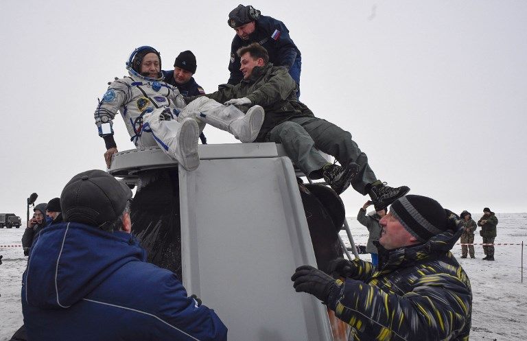 3 Astronot Sukses Mendarat ke Bumi - Bagian 10