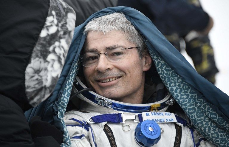 3 Astronot Sukses Mendarat ke Bumi - Bagian 7