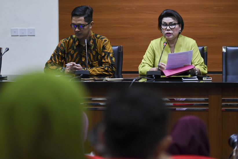KPK Perlihatkan Barang Bukti Suap Cagub Sultra dan Wali Kota Kendari - Bagian 3