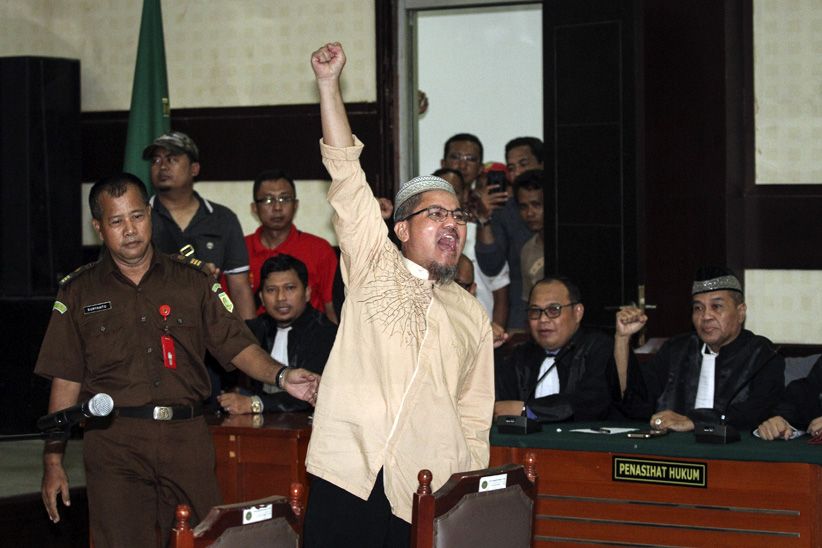 Terbukti Bersalah, Jonru Divonis 1 Tahun 6 Bulan Penjara - Bagian 1