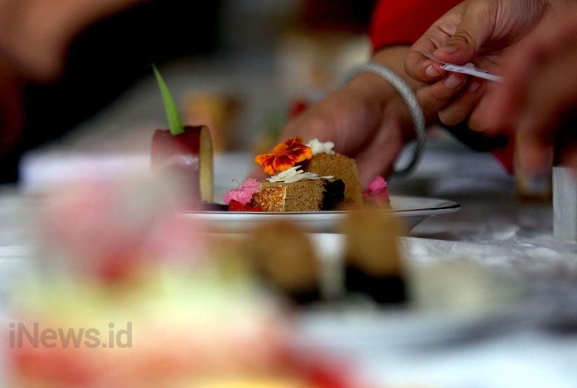 Lapis Kukus Bagikan Mobil kepada Pelanggan - Bagian 4