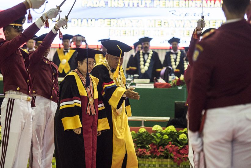 Megawati Dapat Penghargaan Doktor Honoris Causa Politik Pemerintahan IPDN - Bagian 1