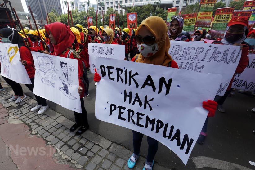 Ratusan Buruh Perempuan Gelar Aksi Tuntut Upah Layak - Bagian 3