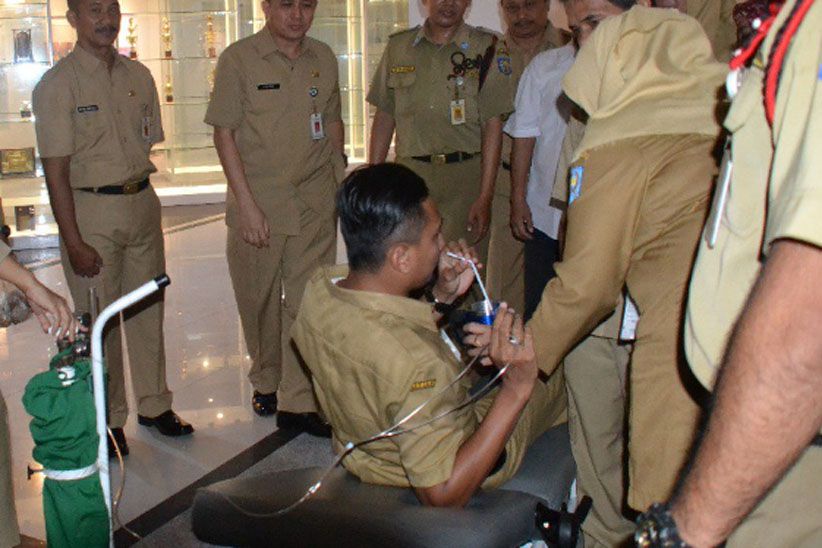 Detik-Detik Evakuasi Korban Terjebak di Lift Kemendagri - Bagian 1