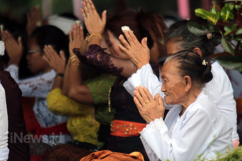 Ribuan Umat Hindu Malang Gelar Upacara Ngembak Geni - Bagian 2