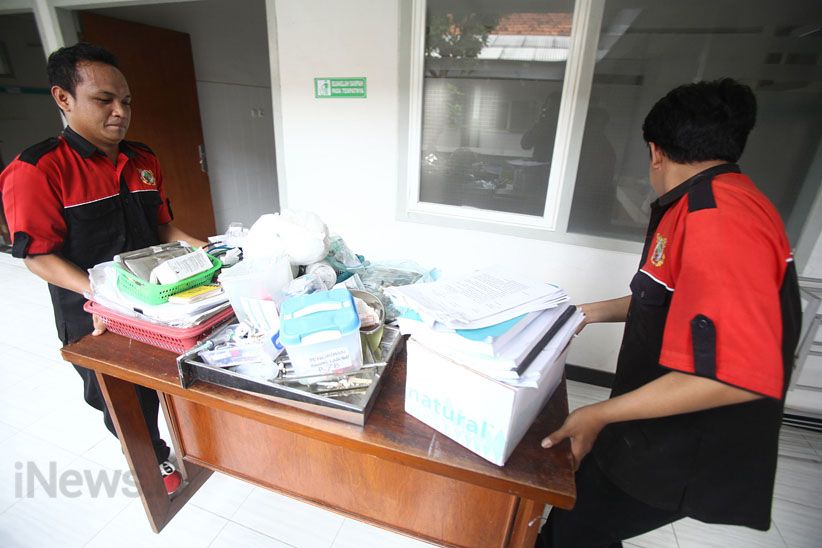 Kondisi Ruang Perawatan RSAL Dr Ramelan setelah Atap Ambruk - Bagian 8