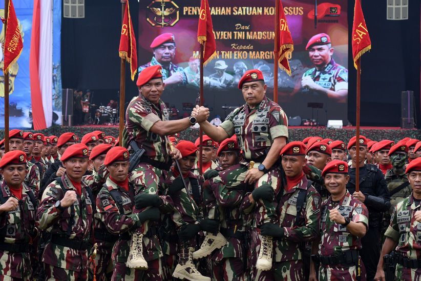 Tongkat Komando Kopassus Resmi Beralih ke Mayjen TNI Eko Margiyono  - Bagian 1