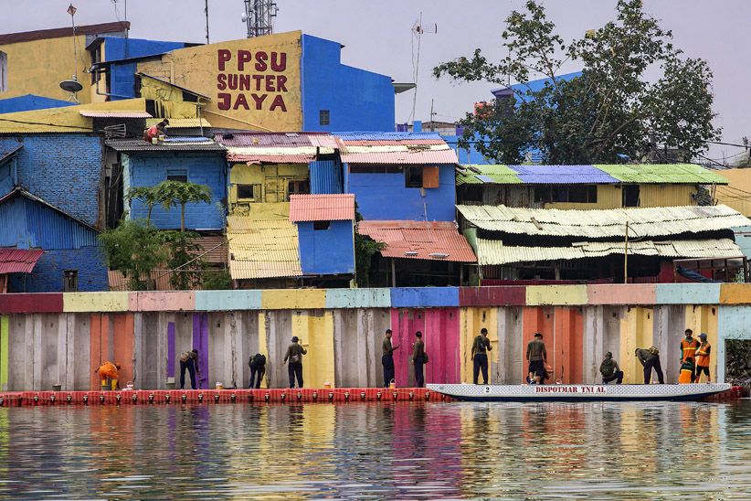 Kawasan Danau Sunter Dicat Warna-Warni - Bagian 1