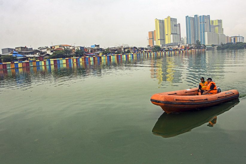 Kawasan Danau Sunter Dicat Warna-Warni - Bagian 2