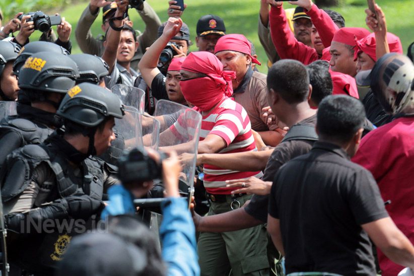 Satpol PP dan Damkar Kota Malang Simulasi Pengamanan Pilkada 2018 - Bagian 4