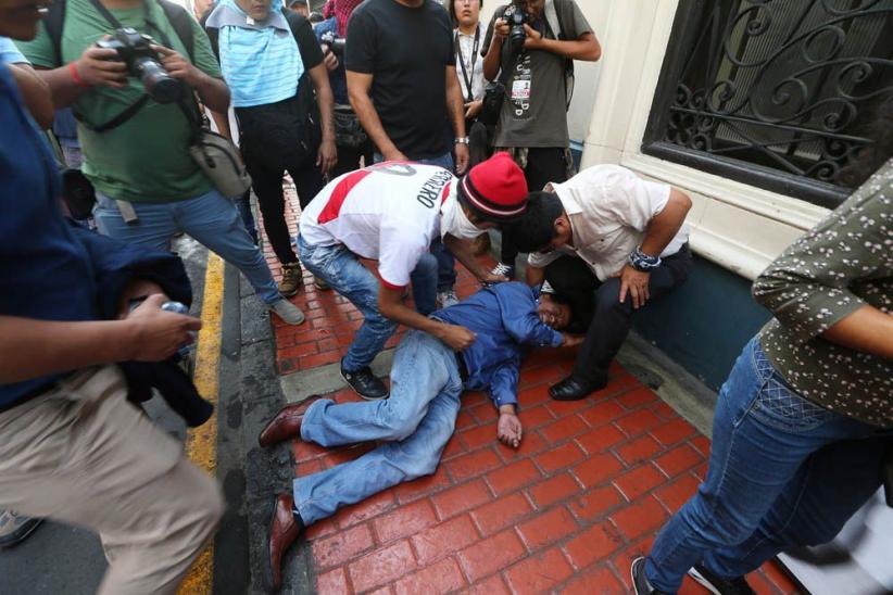 Ribuan Warga Peru Tolak Pengampunan Alberto Fujimori - Bagian 8