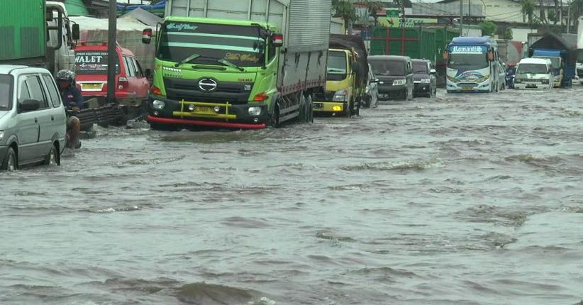 Banjir di Gresik Selatan Makin Parah, Kendaraan Diminta Putar Balik