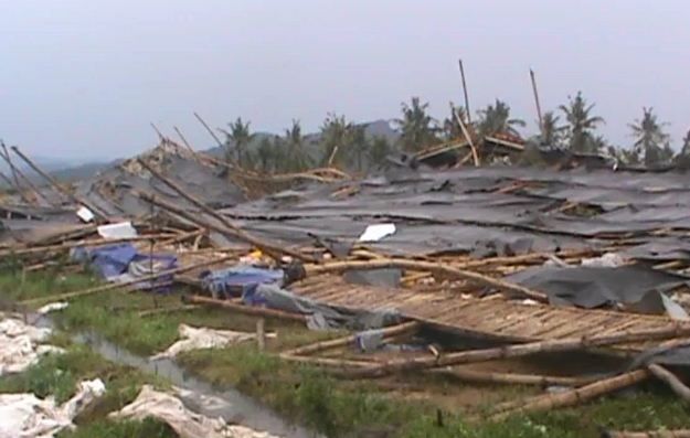 Puting Beliung Hantam Kandang Ayam dan Rumah Warga di Jember