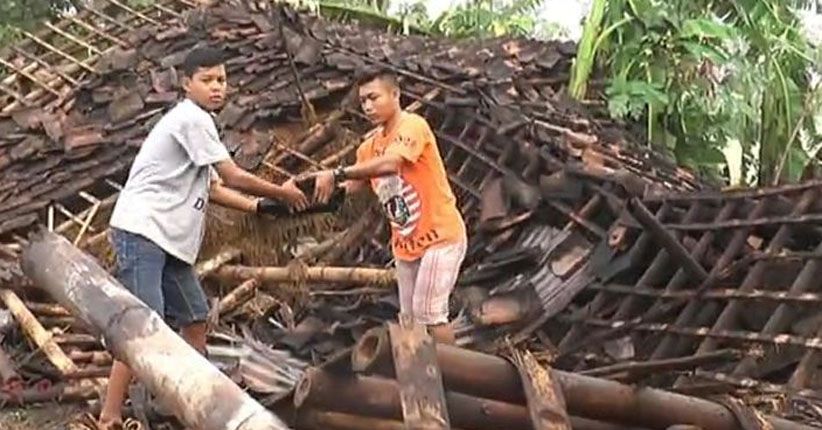 Diawali Hujan Es, Puting Beliung Rusak Ratusan Rumah di Situbondo