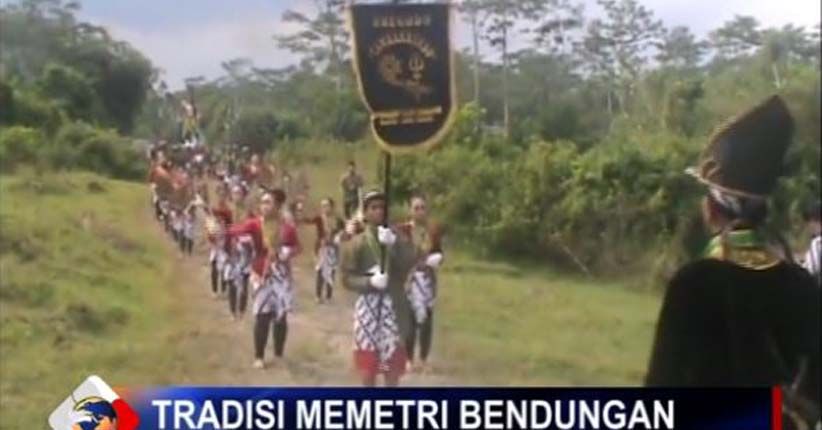 Pancaroba, Warga Lereng Merapi Gelar Tradisi Memetri Bendungan