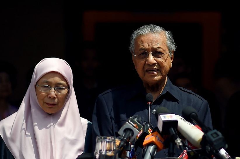 Mahathir Mohammad Mundur, Wan Azizah Calon Kuat PM Malaysia Berikutnya