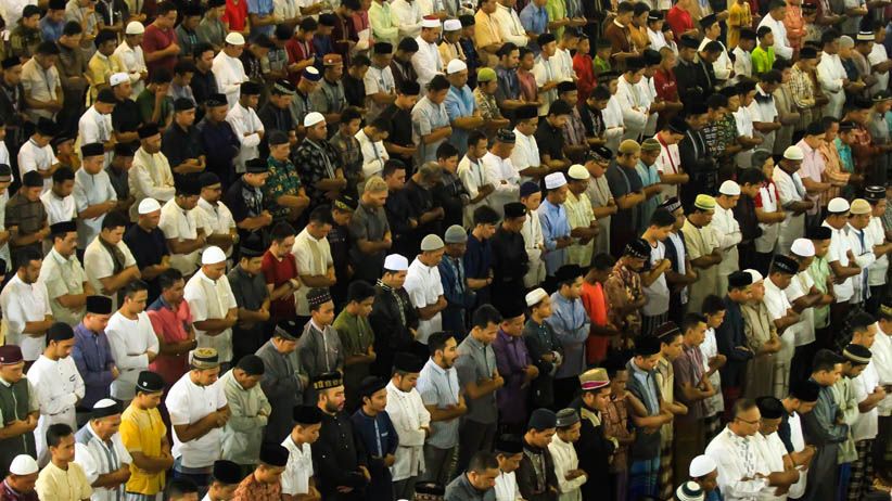 Salat Tarawih Pertama di Berbagai Daerah, Masjid-Masjid Dipenuhi Jamaah - Bagian 2