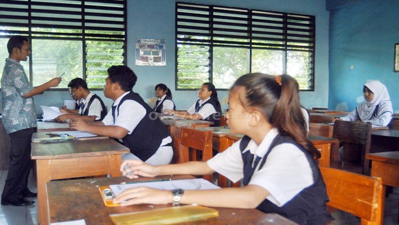 Guru Swasta di Surabaya Bakal Digaji Sesuai UMK Rp3,5 Juta