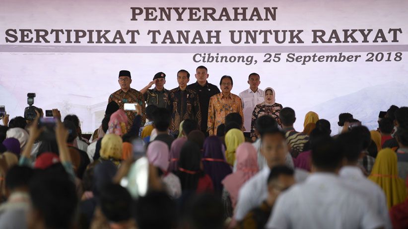 Presiden Jokowi Serahkan 7.000 Sertifikat Tanah untuk Masyarakat Bogor - Bagian 5