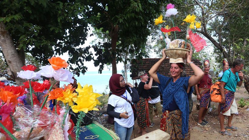 Peserta Wonderful Sail Indonesia Menikmati Keindahan Pulau Noko Bawean - Bagian 7