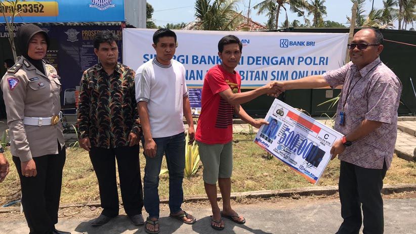 Polri dan BRI Berikan Pelayanan Penerbitan SIM Online Gratis untuk Korban Gempa - Bagian 1