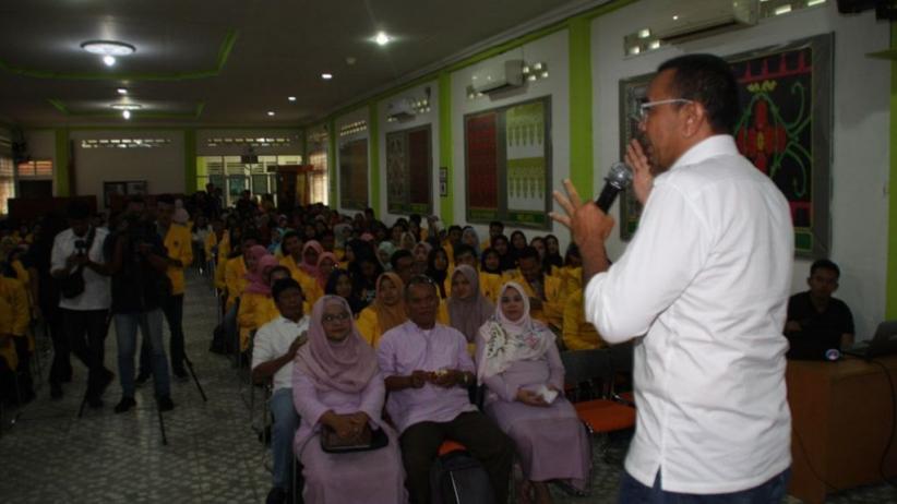 Arya Sinulingga Ajak Mahasiswa Tangkal Hoaks dengan Budaya Literasi 