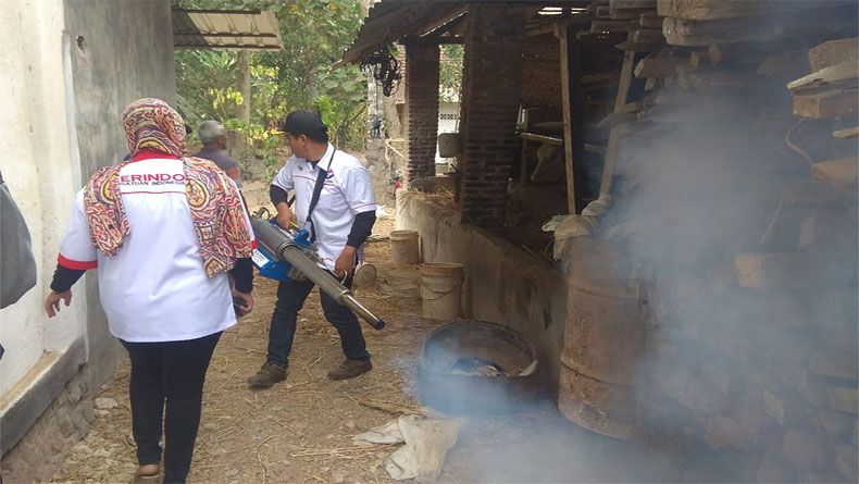 Fogging Nasional, DPW Perindo Sumbar Asapi Kampung Warga di Padang