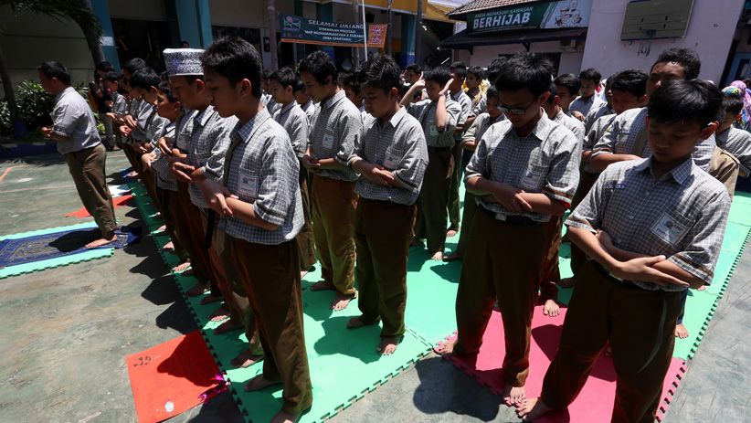 Pelajar di Surabaya Gelar Salat Gaib Doakan Korban Lion Air JT 610 - Bagian 1