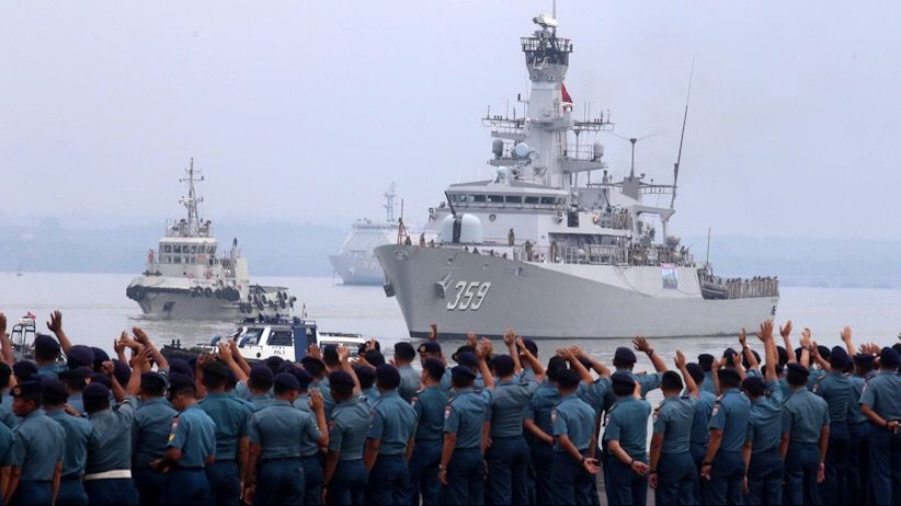 KRI Usman Harun-359 Bawa Pasukan Perdamaian PBB Tiba di Koarmada II - Bagian 1