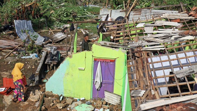 57 Koleksi Gambar Rumah Roboh HD Terbaik