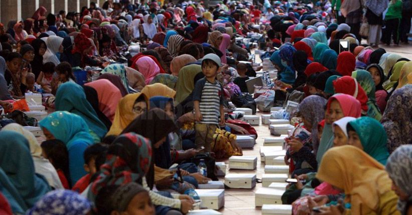 Penularan Cepat Covid-19 Bisa Terjadi saat Bukber dan Tarawih