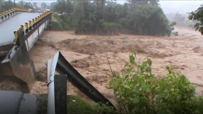 Jembatan Penghubung Gowa-Takalar Ambruk Diterjang Deras Arus Sungai