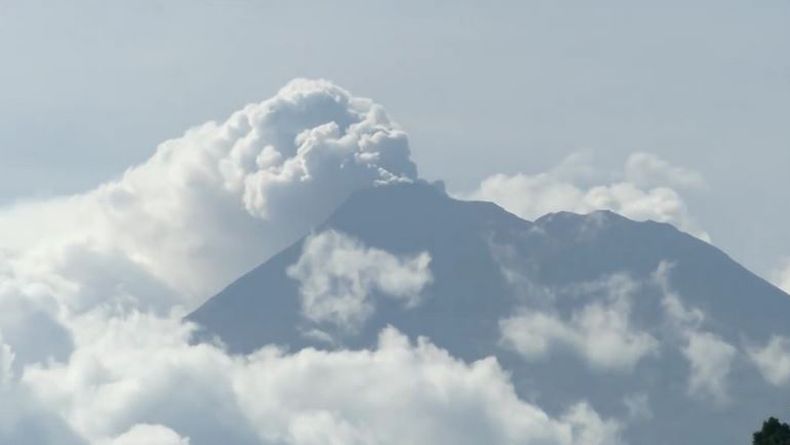 Warga Sitaro Diminta Waspadai Luncuran Awan Panas Gunung Karangetang