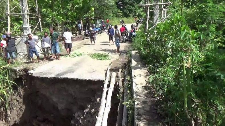Jembatan Putus Diterjang Banjir, Akses Kefamenanu-Wini Lumpuh Total