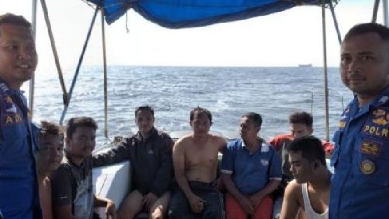 Kapal Terbakar di Selat Malaka, 7 Orang Kru Selamat