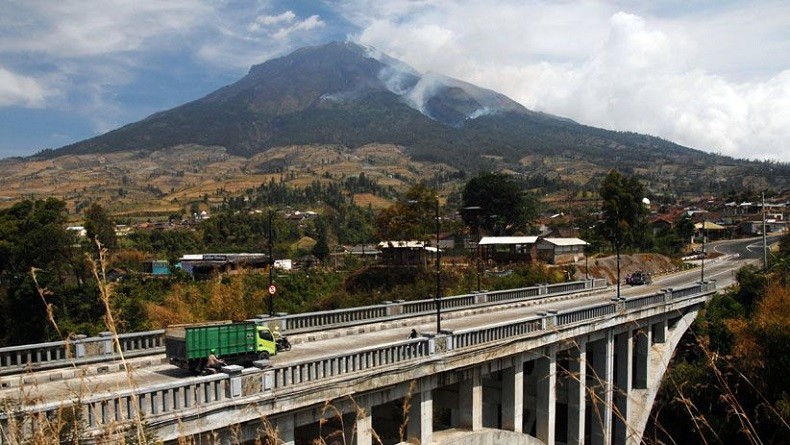 Cuaca Buruk, Jalur Pendakian Gunung Sindoro dan Sumbing Ditutup Sementara