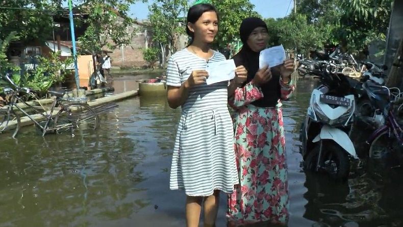 Meski Banjir, Warga Sayung Demak Antusias Datangi TPS