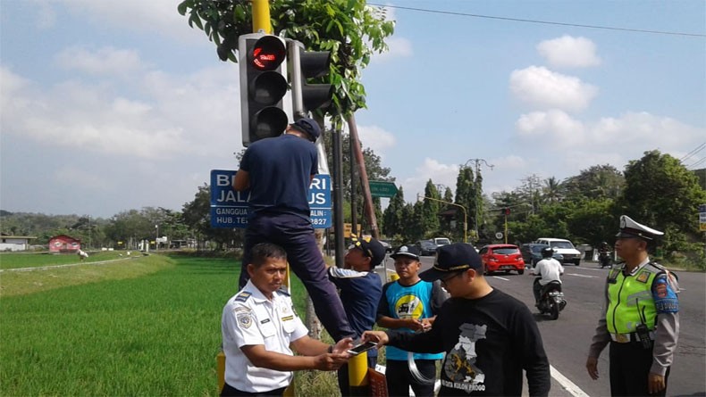Cegah Kemacetan Arus Mudik, Dishub Pasang Rambu Belok Kiri Jalan Terus