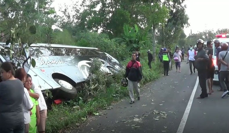 Bus Terguling di Nganjuk, 8 Penumpang Luka-Luka