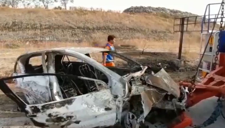 Mobil Kia Picanto Tabrak Pembatas dan Terbakar di Tol Pasuruan, 1 Orang Tewas