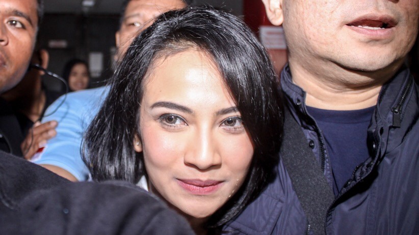 Senyum Vanessa Angel Bebas dari Rutan Medaeng - Bagian 1