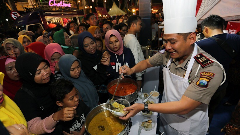 Polisi Suguhkan Makanan Khas Nusantara untuk Warga Lamongan - Bagian 1
