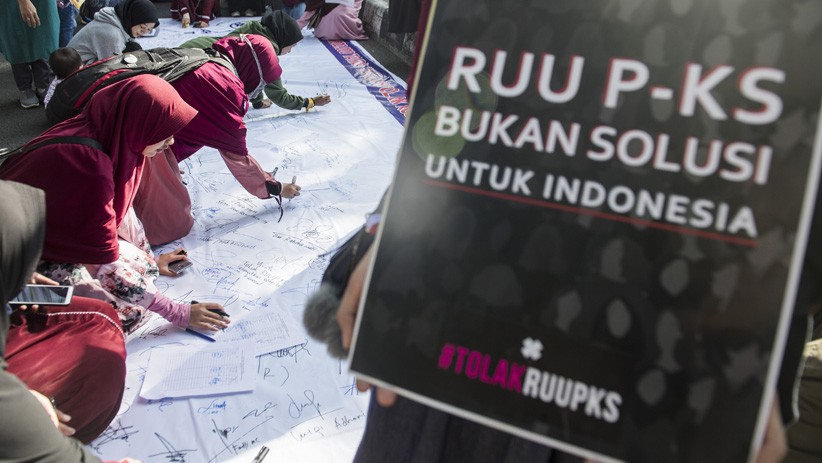 Aksi Puluhan Perempuan Bandung Tolak RUU Penghapusan Kekerasan Seksual - Bagian 1